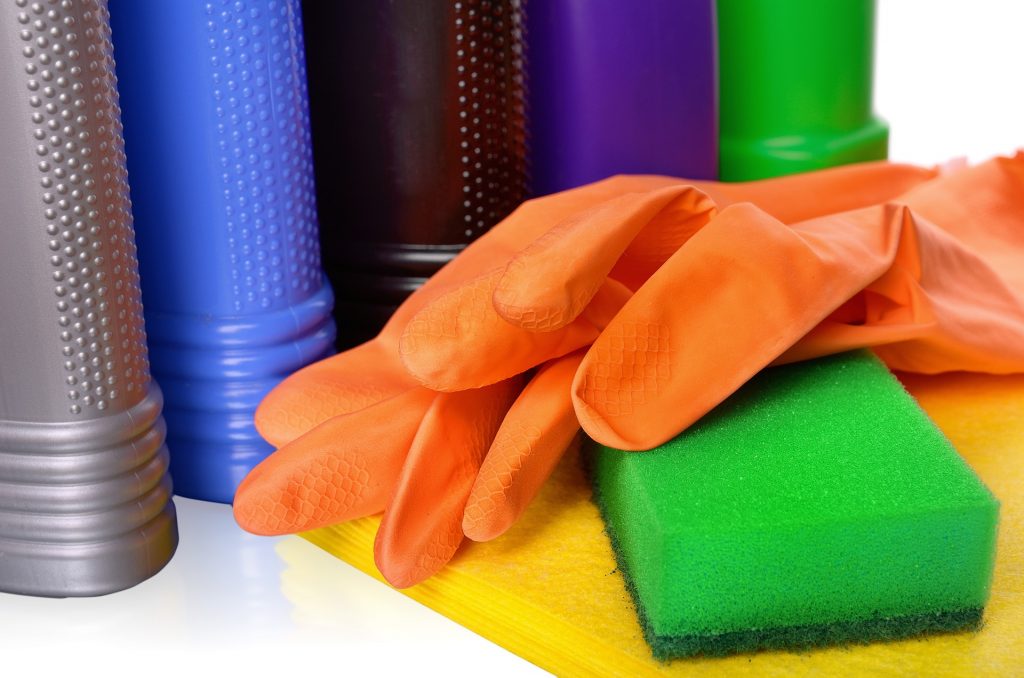 washing up gloves, sponges, cleaning products